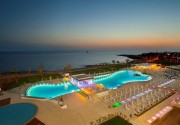 KING EVELTHON BEACH HOTEL