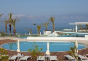 KING EVELTHON BEACH HOTEL