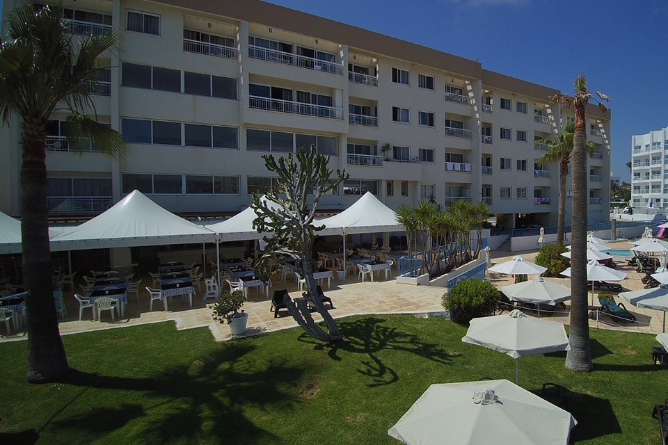 POLA COSTA BEACH HOTEL APARTMENTS