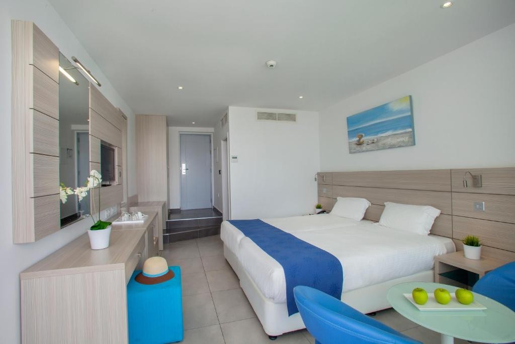 LIMANAKI BEACH HOTEL AND SUITES