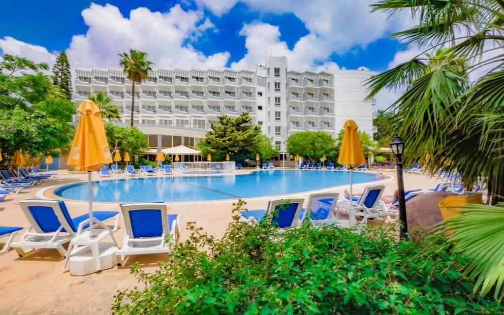 PAPOUIS PROTARAS HOTEL