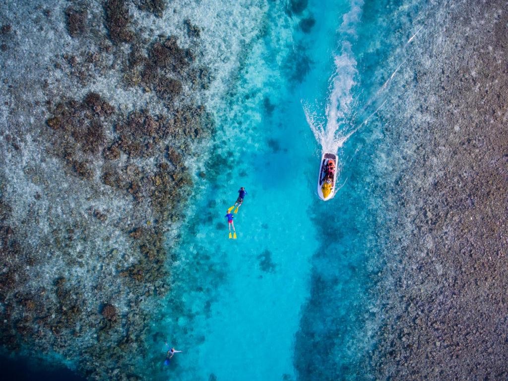 LILY BEACH RESORT & SPA AT HUVAHENDHOO