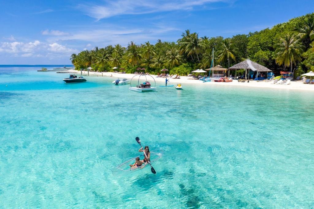 LILY BEACH RESORT & SPA AT HUVAHENDHOO