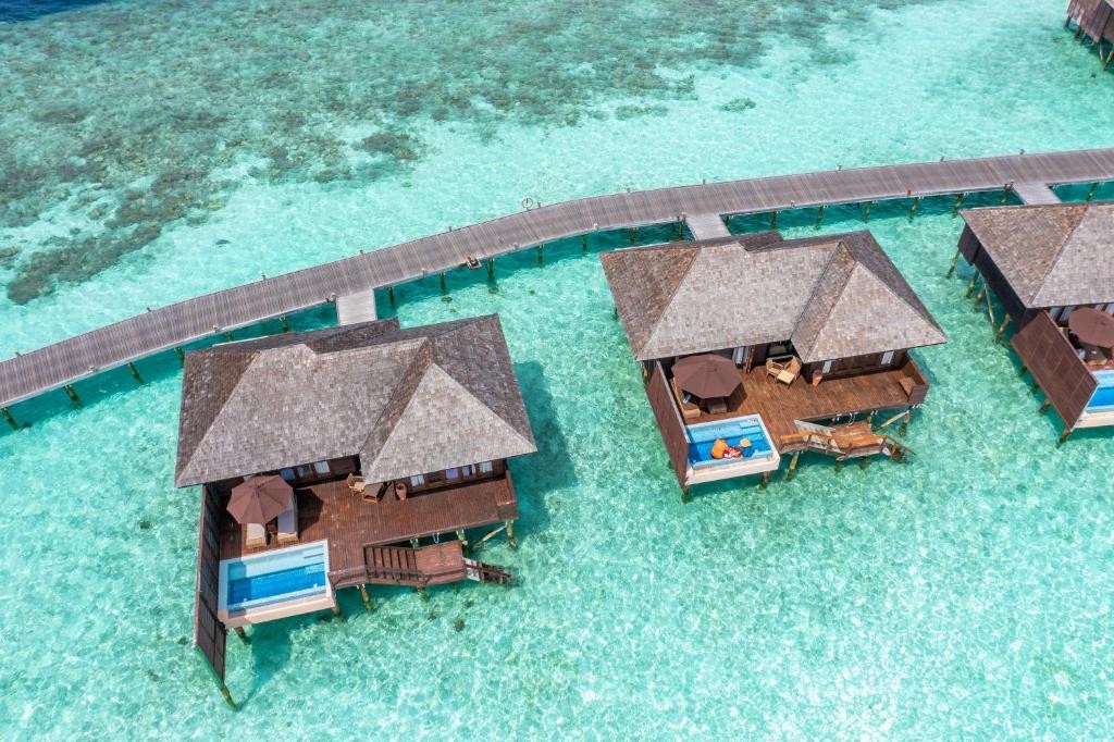 LILY BEACH RESORT & SPA AT HUVAHENDHOO