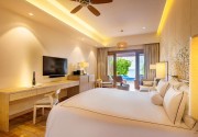 LILY BEACH RESORT & SPA AT HUVAHENDHOO